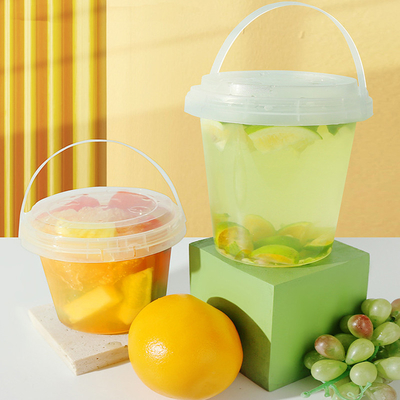 Un recipiente de té con burbujas para leche y bebidas