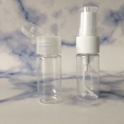 Tornos de panel de etiqueta personalizados en botellas de plástico para una gran versatilidad