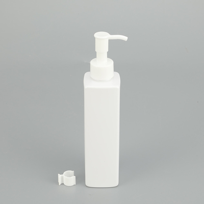 Botellas de PET transparentes con diferentes capacidades para uso diario