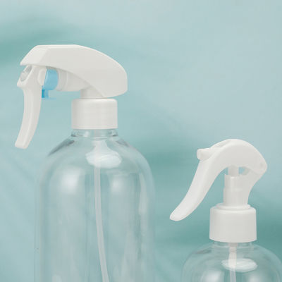 Botellas redondas de loción de plástico transparente con etiquetado de la superficie de manipulación adecuado para el cuidado de la piel y el embalaje de productos de belleza