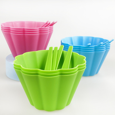 Botellas de té de leche de plástico aislado con mango conveniente