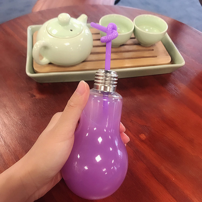 Botellas de té de leche con aislamiento