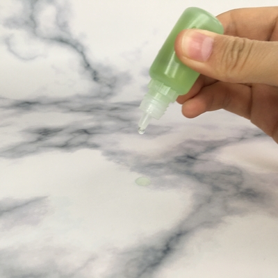 Botella de líquido PET redonda con tapa de tornillo a prueba de niños transparente con color de impresión personalizado