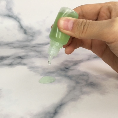 Botella de líquido PET redonda con tapa de tornillo a prueba de niños transparente con color de impresión personalizado