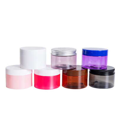 Colección de frascos cosméticos de plástico personalizados en varios tamaños para artículos esenciales de cuidado personal