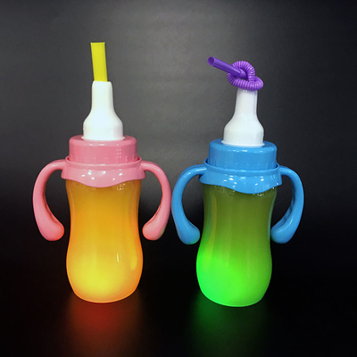 Botella de té de leche de plástico de colores a prueba de fugas y diseño aislado