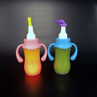 Botella de té de leche de plástico de colores a prueba de fugas y diseño aislado