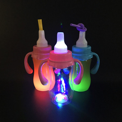 Botella de té de leche de plástico de colores a prueba de fugas y diseño aislado