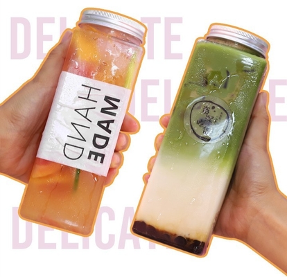 Botellas de plástico personalizadas para bebidas con tornillo en los grifos y tapas