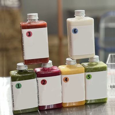 Botellas de té de leche de plástico aislado de calidad superior con tornillo en la tapa para bebidas frías (500 ml)