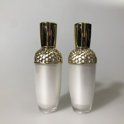 Botella de bomba de PET vibrante con pantalla de seda personalizada para el cuidado personal y cosmético