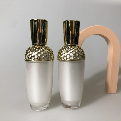 Botella de bomba de PET vibrante con pantalla de seda personalizada para el cuidado personal y cosmético