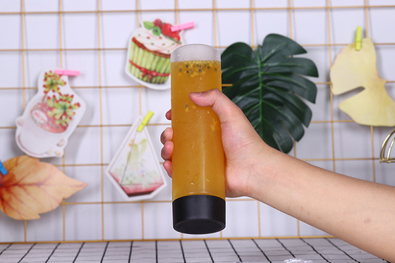 Flascas de bebidas reutilizables a prueba de fugas con estilo Cuadrado claro / redondo Modernos tornillos de plástico con tapa para un uso fácil
