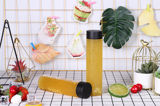 Flascas de bebidas reutilizables a prueba de fugas con estilo Cuadrado claro / redondo Modernos tornillos de plástico con tapa para un uso fácil
