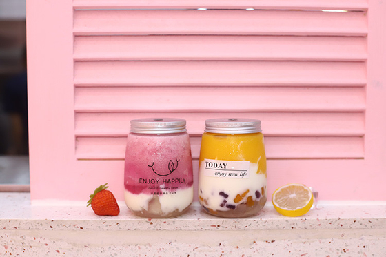 Las botellas de jugo de leche y té a prueba de fugas