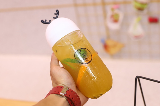 Botellas de té de leche de plástico a prueba de fugas cuadradas medianas con tornillo en tapa y mango