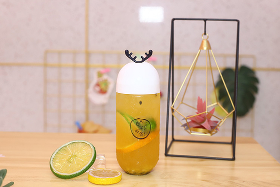 Botellas de té de leche de plástico a prueba de fugas cuadradas medianas con tornillo en tapa y mango