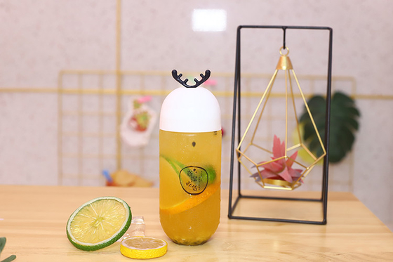Botellas de té de leche de plástico a prueba de fugas cuadradas medianas con tornillo en tapa y mango