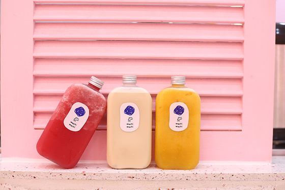 Botellas modernas de almacenamiento de té de leche clara con tornillo en las tapas 0,5 kg