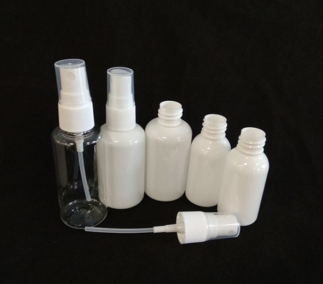 Botella de spray PET con superficie lisa y forma redonda