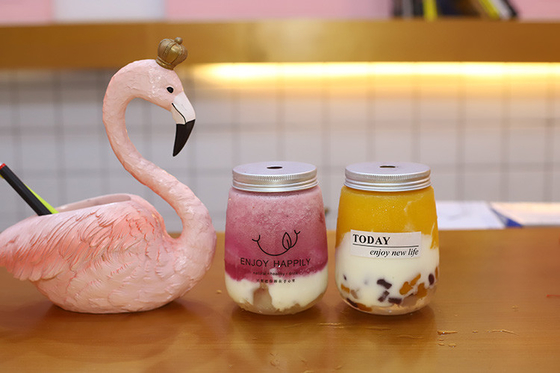 Botellas de té de leche de 350 ml de capacidad, claras, elegantes para negocios.