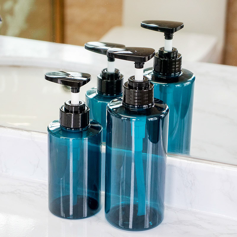 Botellas de loción de plástico blanco con material de tapa de plástico electroplacado UV y variedades de plástico PMMA