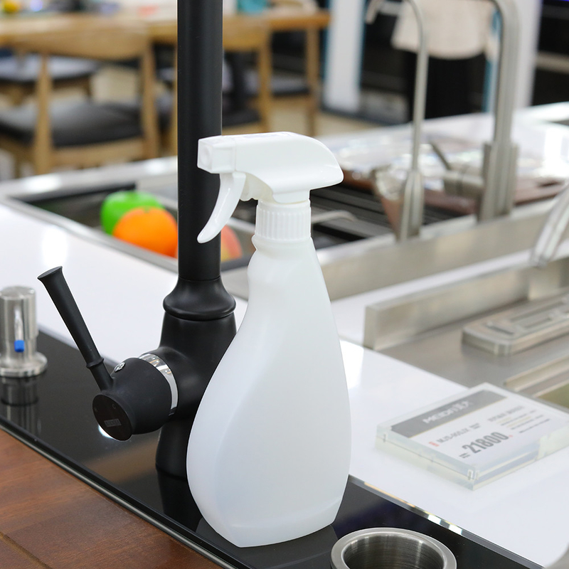 Botella de pulverización de gatillo de color claro diseñada para los líquidos de pulverización de gatillo