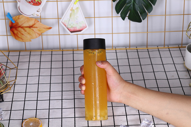 Flascas de bebidas reutilizables a prueba de fugas con estilo Cuadrado claro / redondo Modernos tornillos de plástico con tapa para un uso fácil