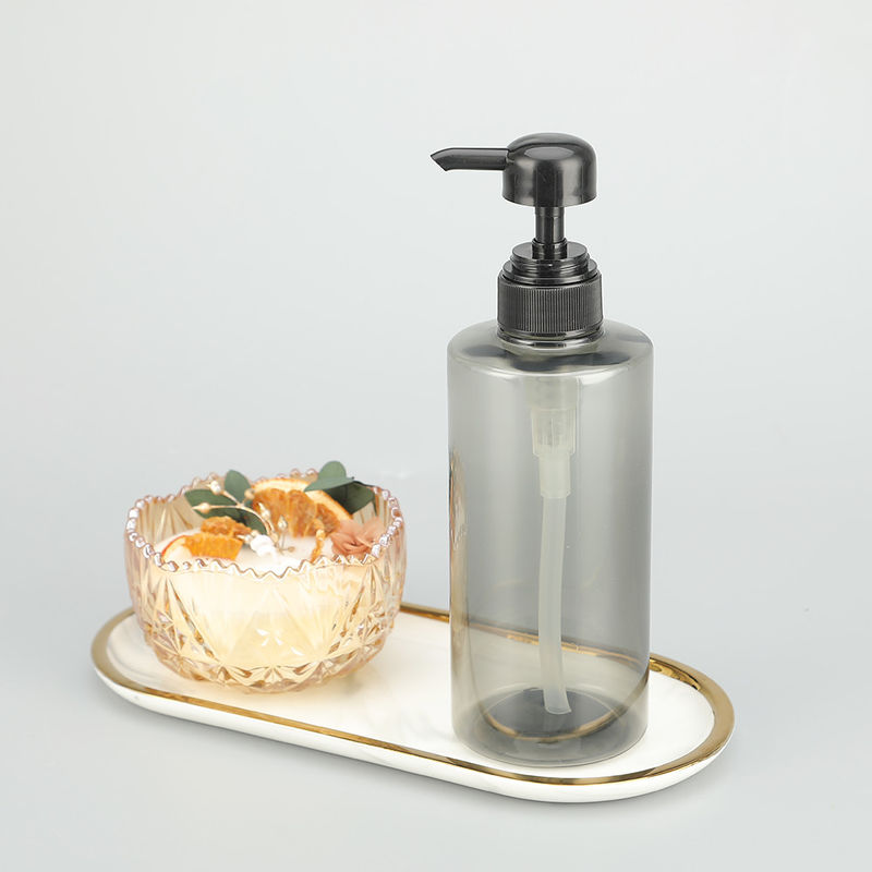 Dispensador con tapa de bomba botella de PET equipada con una función de distribución que garantiza una entrega fluida y operaciones de envasado sin problemas