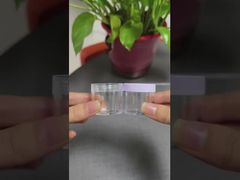 Tarro de plástico transparente con tapa para crema de ojos o bálsamo labial cosmético